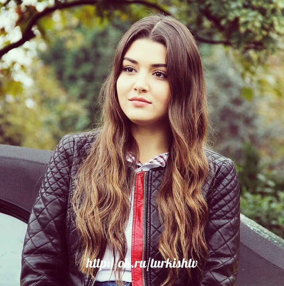 Hande Ercel #104607667