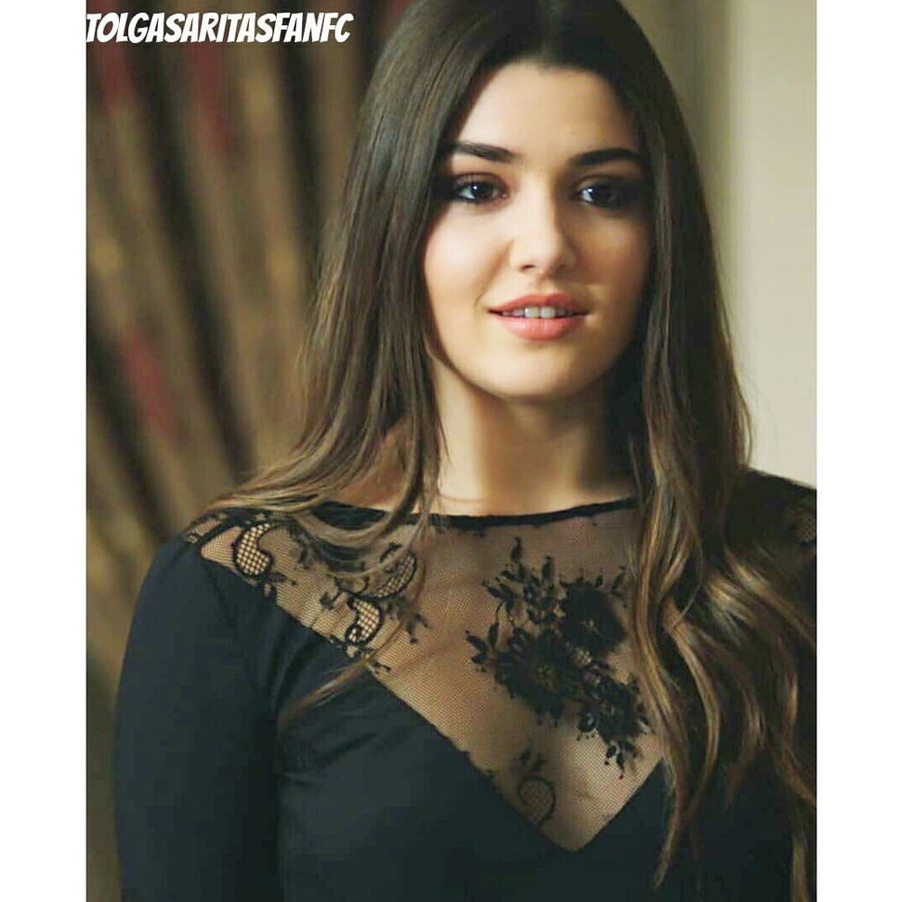 Hande Ercel #104607708