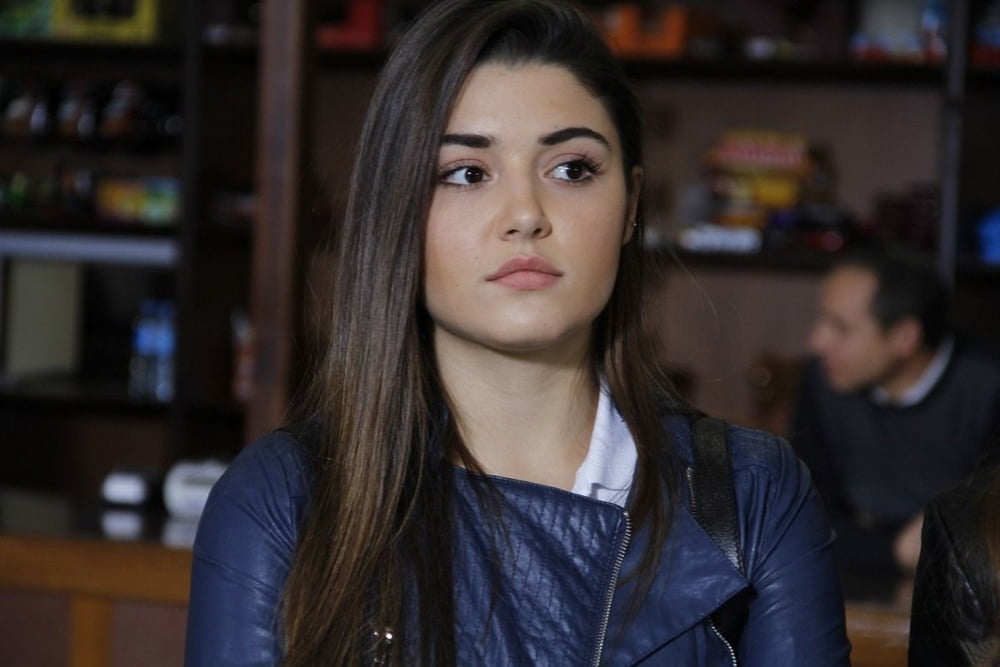 Hande Ercel #104607715