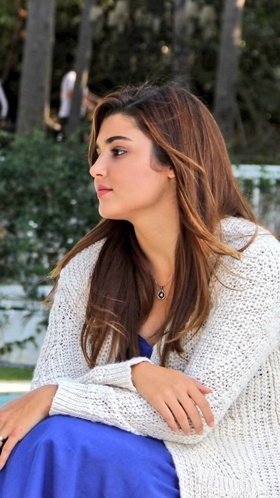 Hande Ercel #104607750