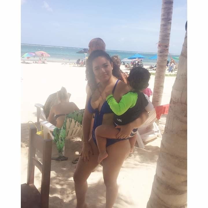 Milf en bikini tanga rica chichona caliente heiß rasiert mama
 #99799292