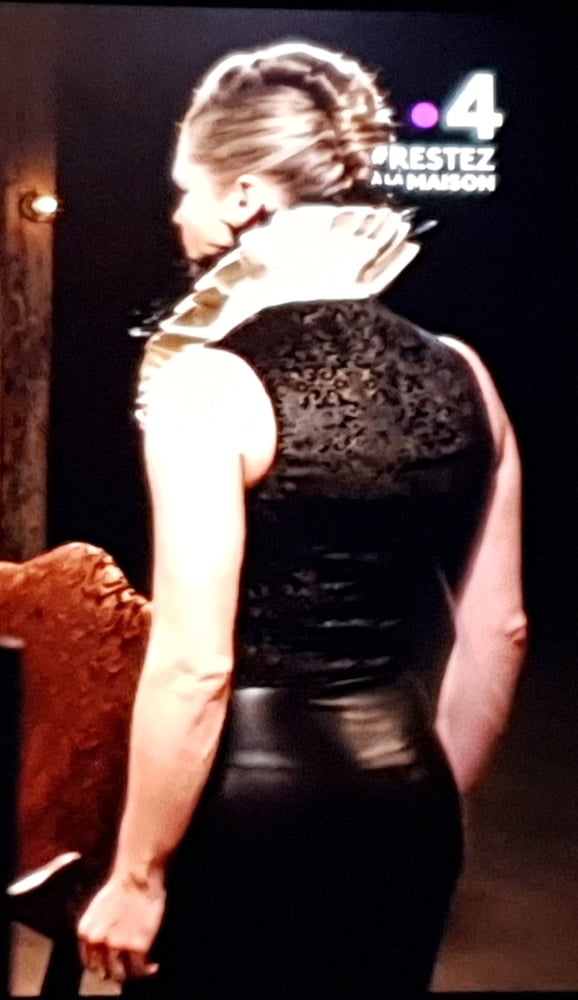 レベッカ・ローミン、革製のタイトなスキニーパンツでセクシーに登場
 #99805516