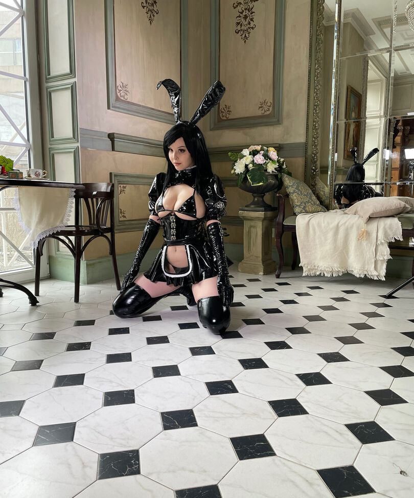 Disharmonica desnuda #107561324