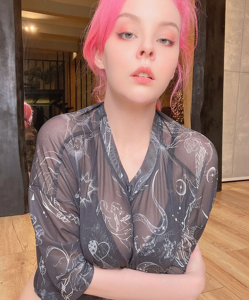 Disharmonica desnuda #107561363