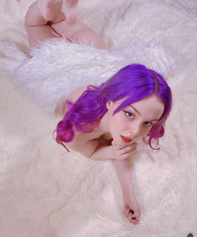 Disharmonica desnuda #107562439