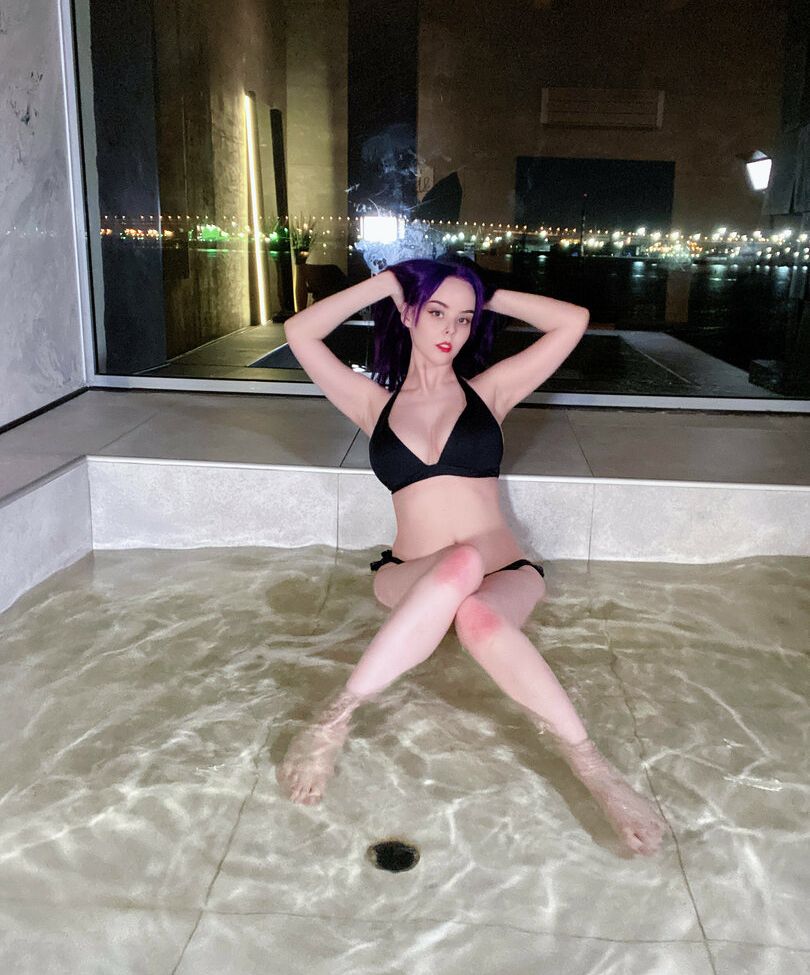Disharmonica desnuda #107562473