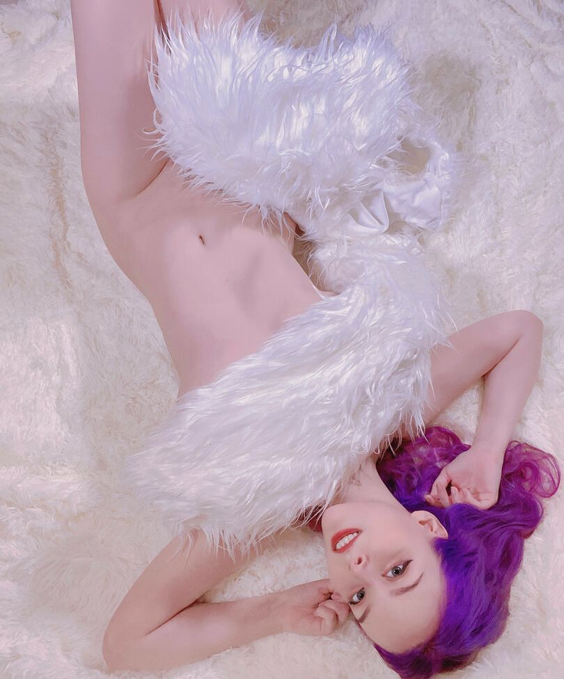 Disharmonica desnuda #107562578