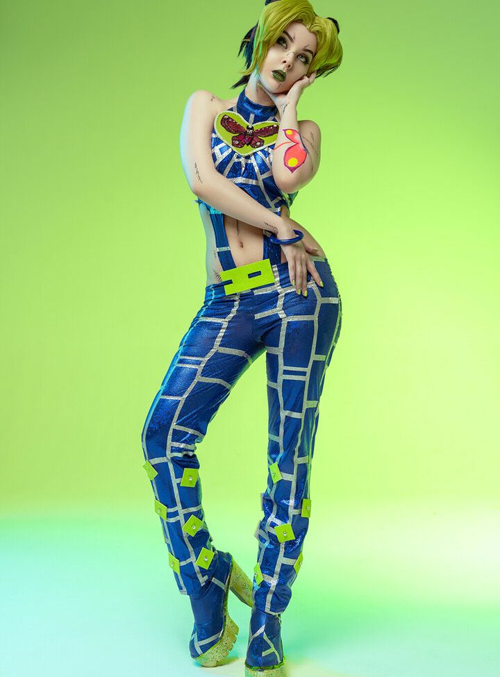 Disharmonica desnuda #107562925