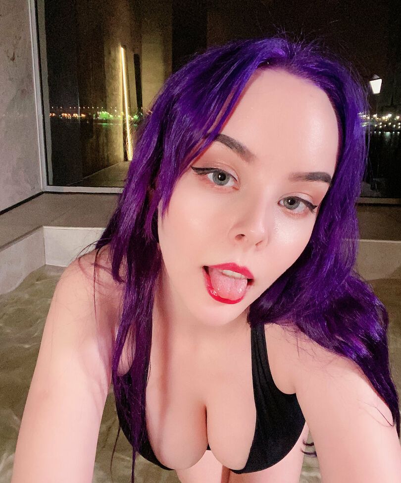 Disharmonica desnuda #107563065