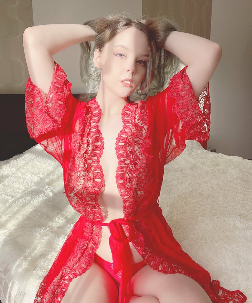 Disharmonica desnuda #107563370