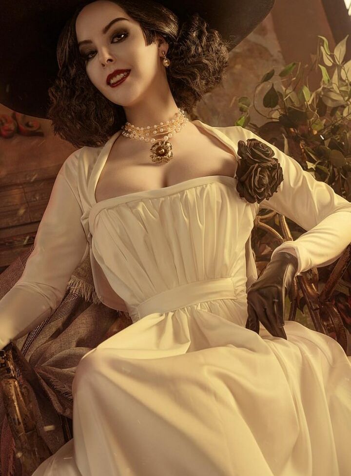 Disharmonica desnuda #107564731