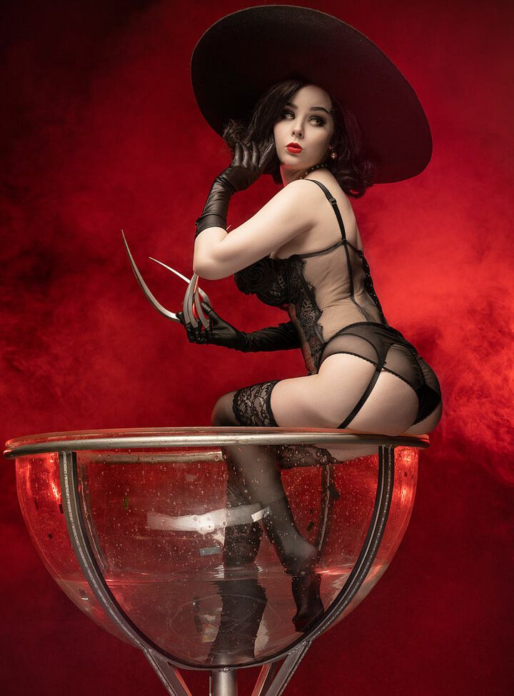Disharmonica desnuda #107564734