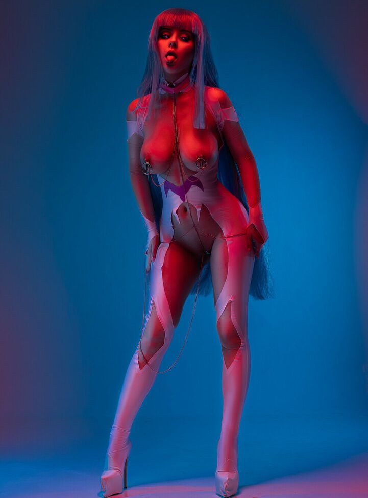 Disharmonica desnuda #107564753