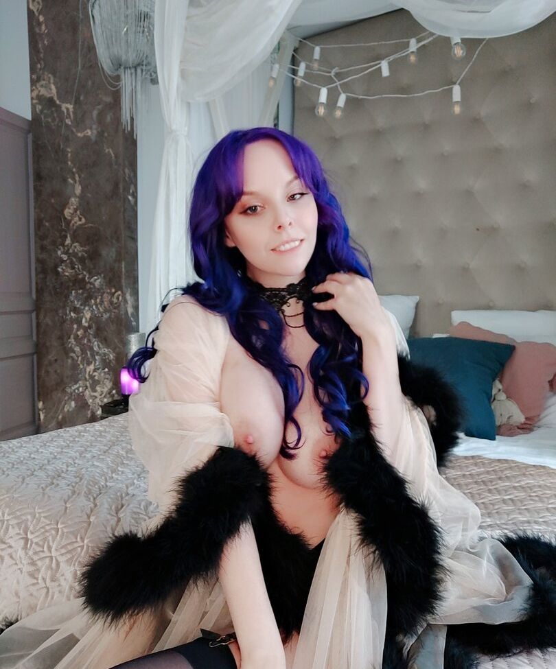 Disharmonica desnuda #107565172