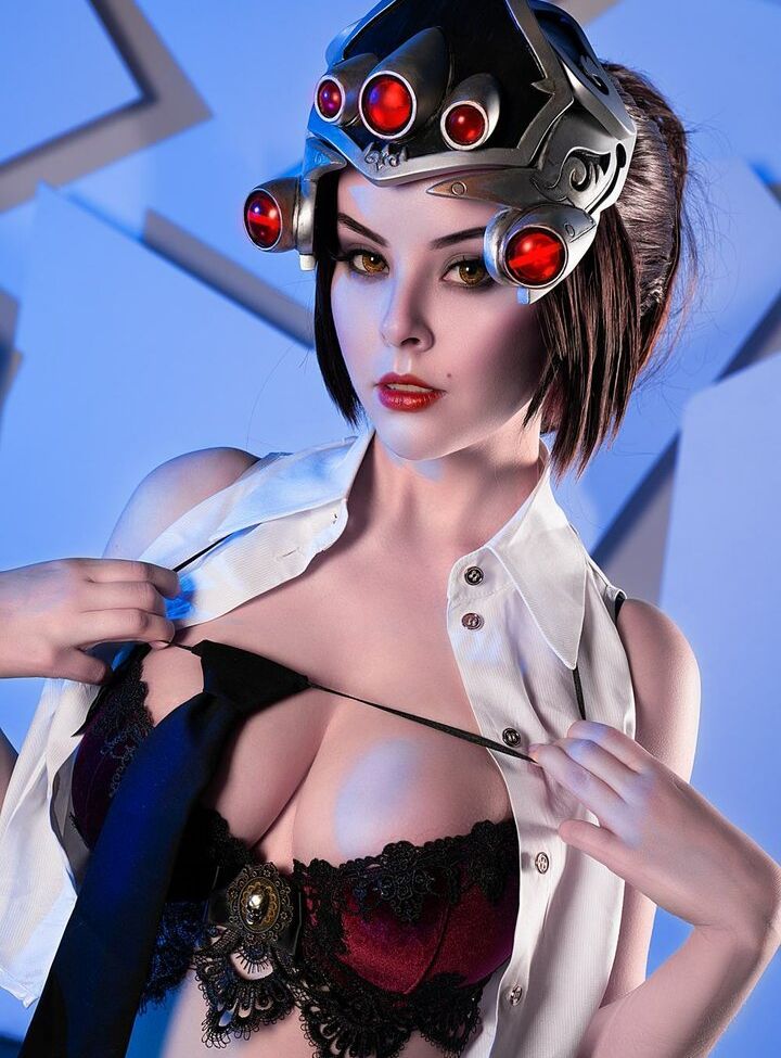 Disharmonica desnuda #107565609