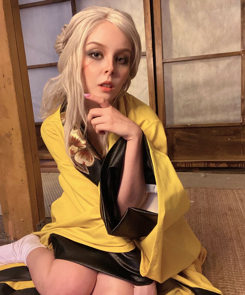 Disharmonica desnuda #107566306