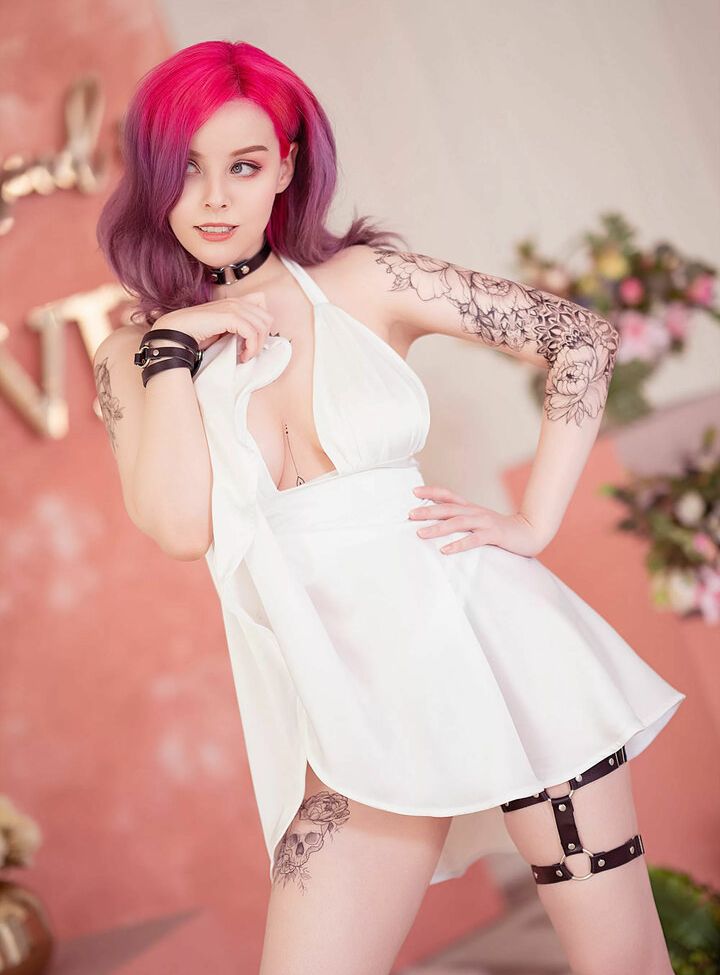 Disharmonica desnuda #107566372