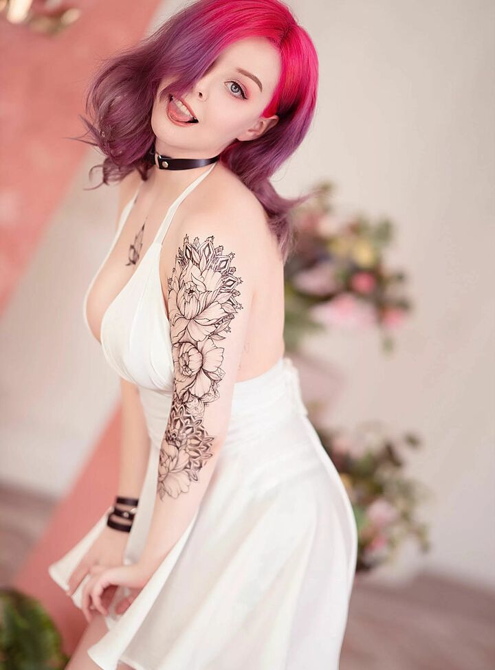Disharmonica desnuda #107566373