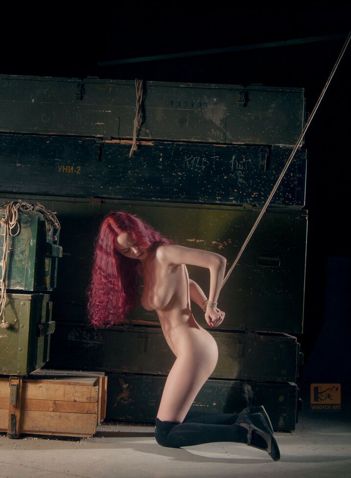 Disharmonica desnuda #107566600
