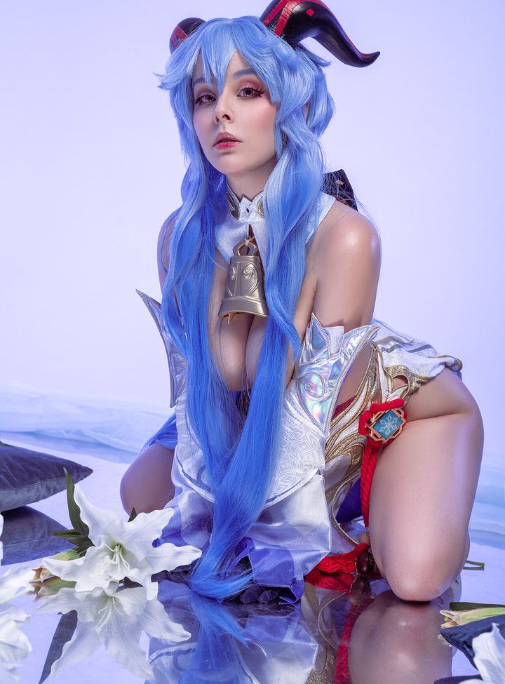 Disharmonica desnuda #107566945