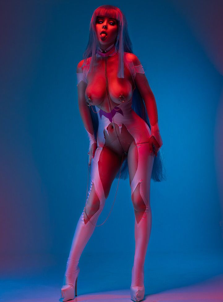 Disharmonica desnuda #107567441