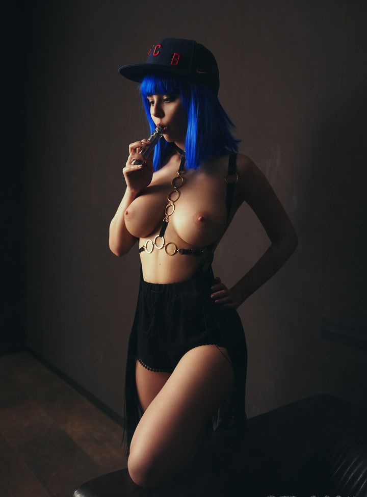 Disharmonica desnuda #107567478