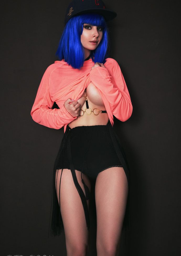 Disharmonica desnuda #107567482