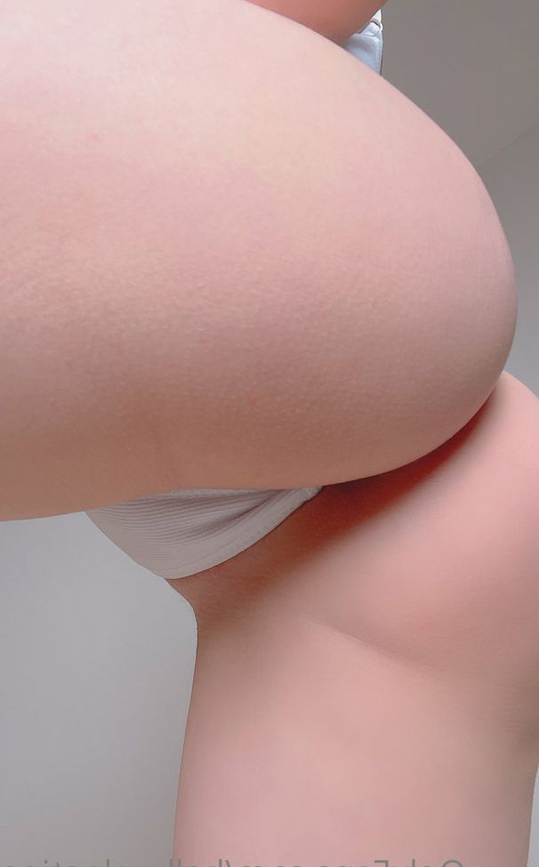 Disharmonica desnuda #107567644