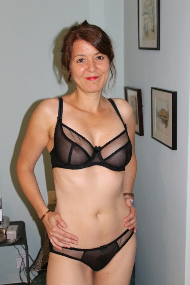 Mature dames habillées mais sexy 30
 #101766043