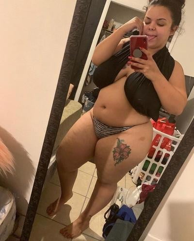 巨乳、巨尻のキューバ人女性
 #97354124