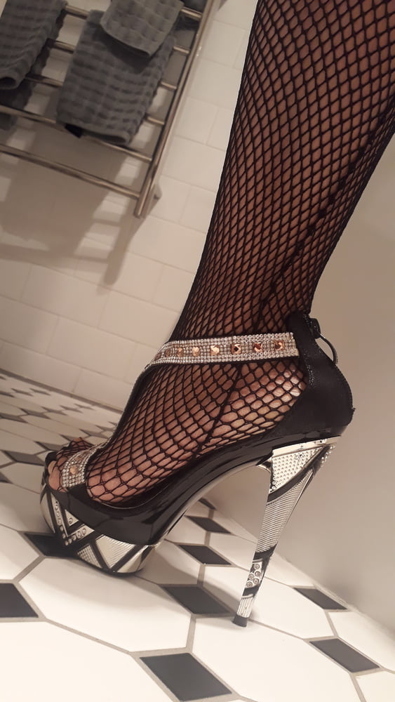 MILF in sexy heels #92770884