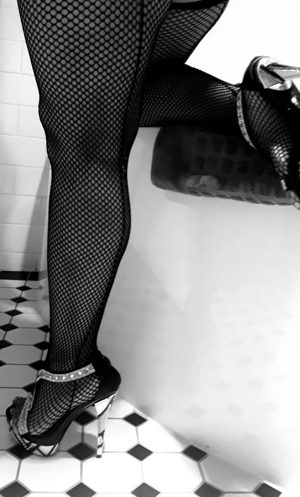 MILF in sexy heels #92770889