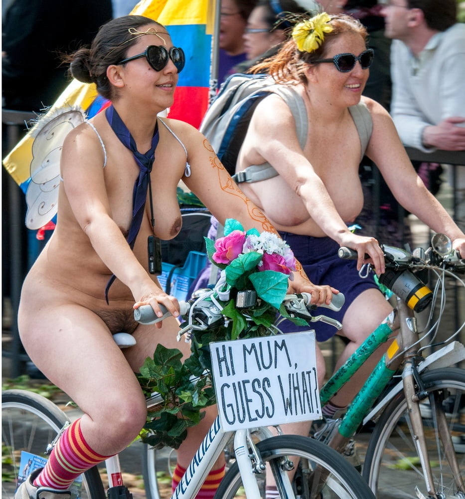 Mundial de la bicicleta desnuda 2012-2019 (parte 6) chica nerd y otros
 #89039915