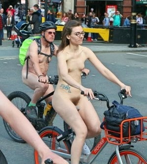 Mundial de la bicicleta desnuda 2012-2019 (parte 6) chica nerd y otros
 #89039943