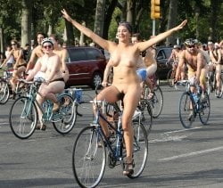 Mundial de la bicicleta desnuda 2012-2019 (parte 6) chica nerd y otros
 #89039981