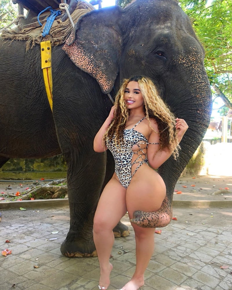 Giselle lynette gran culo grueso thicc latina botín y labios
 #97712372