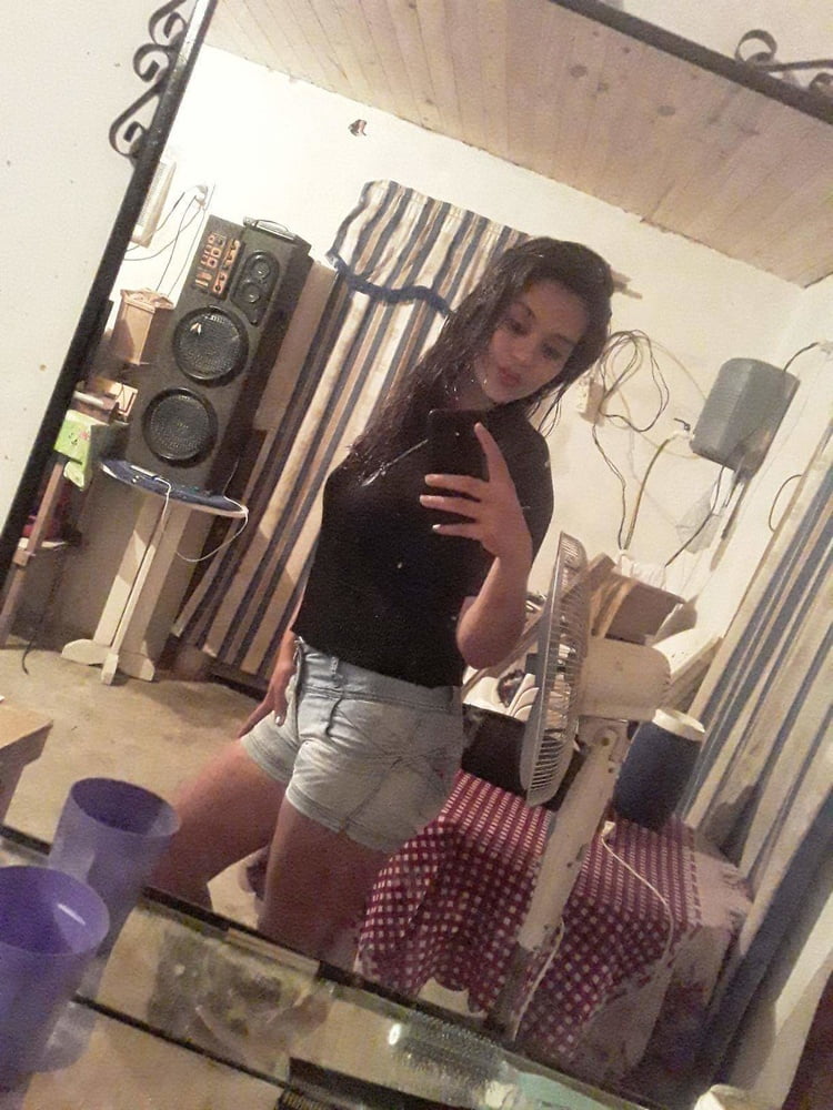 Morena deliciosa #93341412