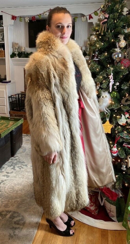 woman in fur coat 25 #96173627