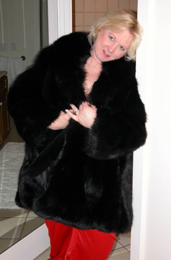 woman in fur coat 25 #96173670