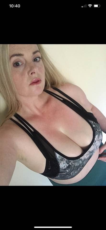 Nicht nackt
 #90257403