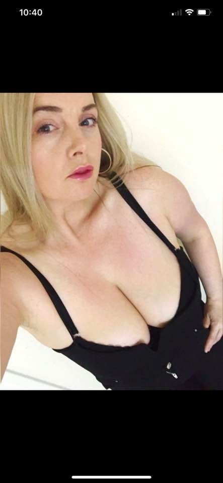 Nicht nackt
 #90257405