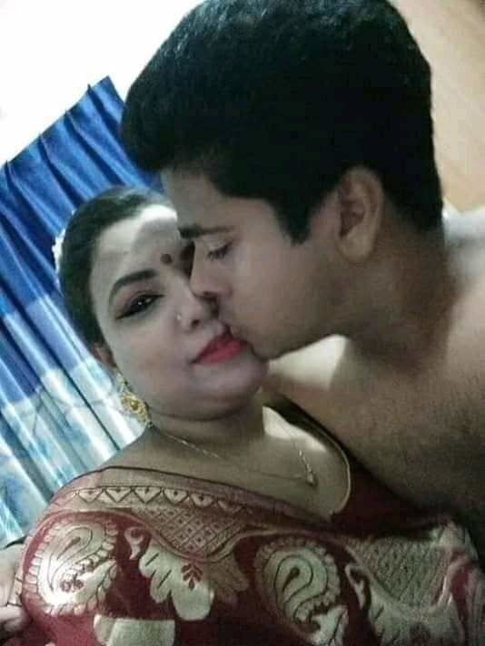 Desi kissing
 #103148155