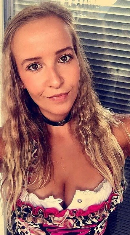 Sexy Dirndl Mädchen 384
 #80856349