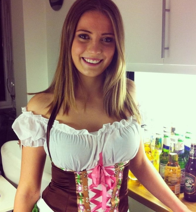Sexy Dirndl Mädchen 384
 #80856384