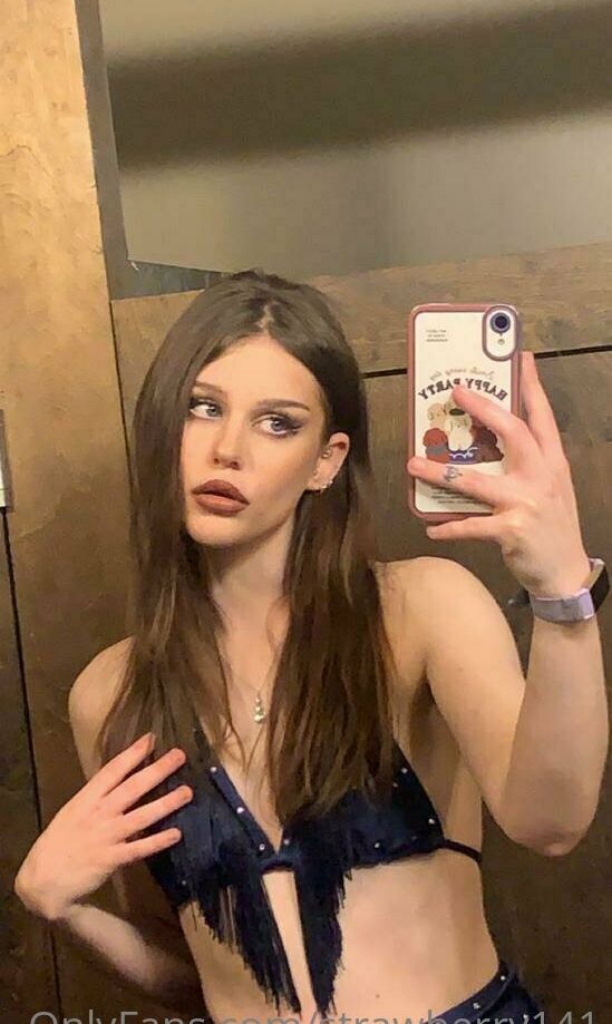 Strawberry141 desnuda #108169979