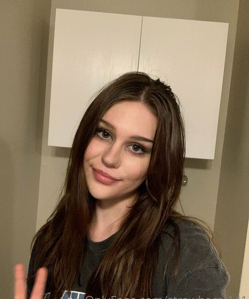 Strawberry141 desnuda #108170085