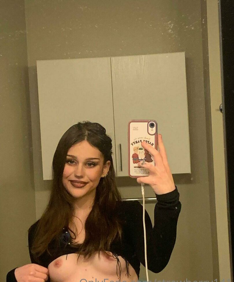 Strawberry141 desnuda #108170098