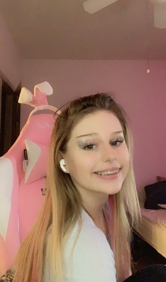 Strawberry141 desnuda #108170138