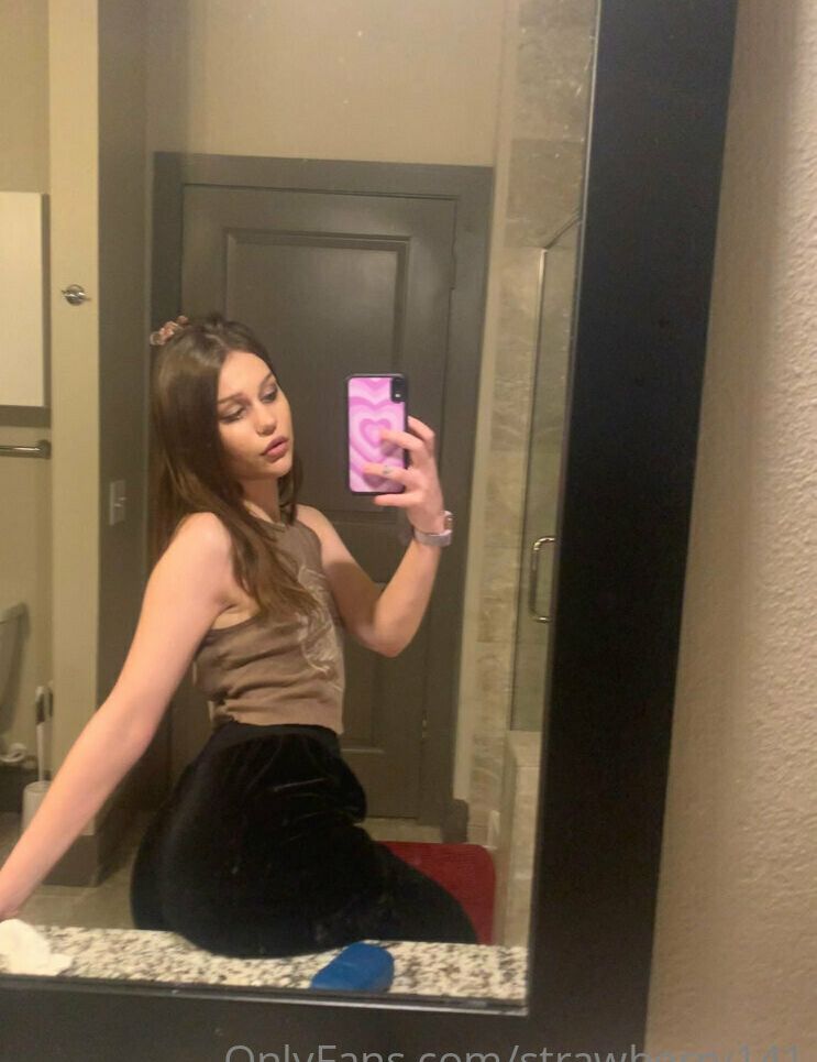 Strawberry141 desnuda #108170255