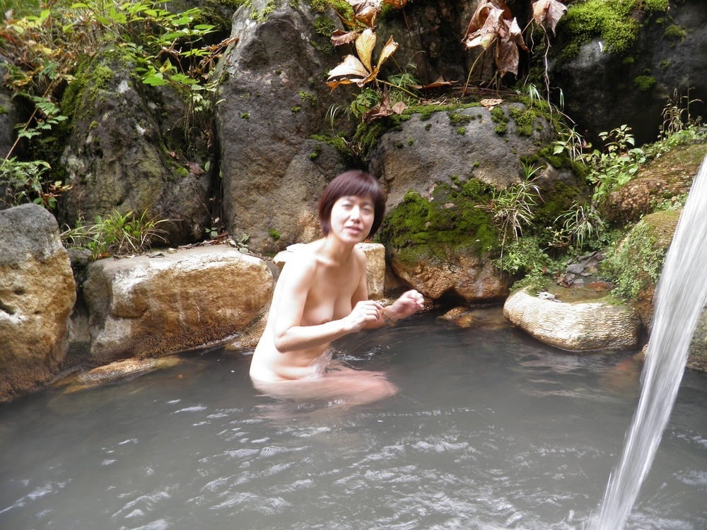 日本の妻、静子の露天風呂 #003
 #92958112